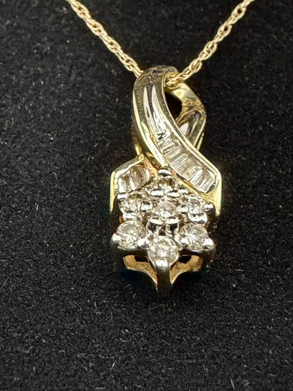 ✨ Vintage 10K Gold Diamond Ribbon Pendant Necklace ✨